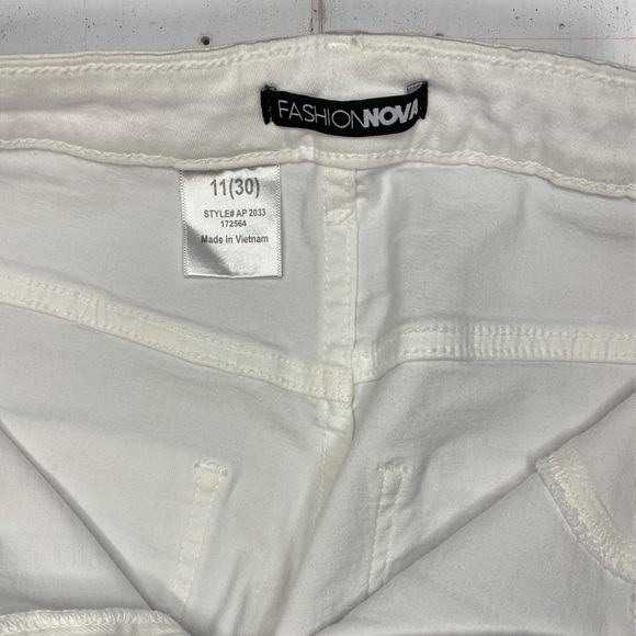 Fashion Nova white flare jean - Picture 2 of 6